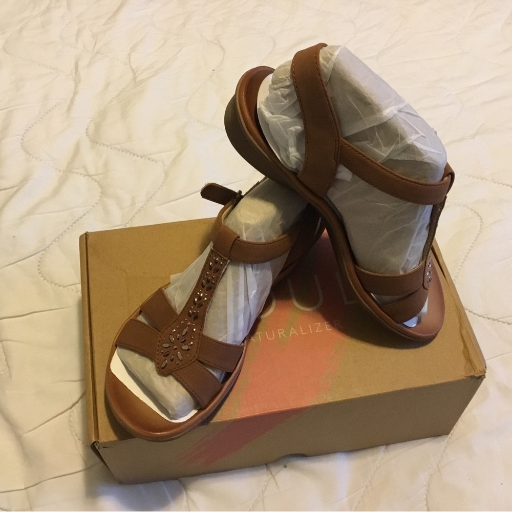 Brown women sandals with gold design